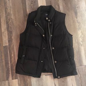 Gap black puffer vest. Size XS.